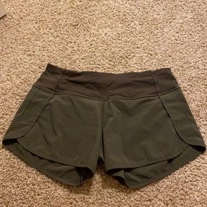 Lululemon speed up mid-rise short 4”